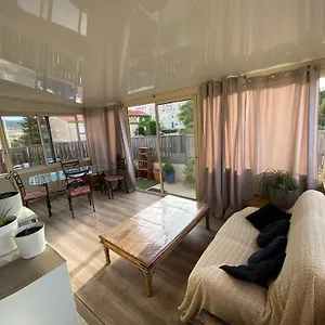 Appartement Le Lola Charment T3 à 10 Minutes à Pied De La Plage., La Seyne-sur-Mer