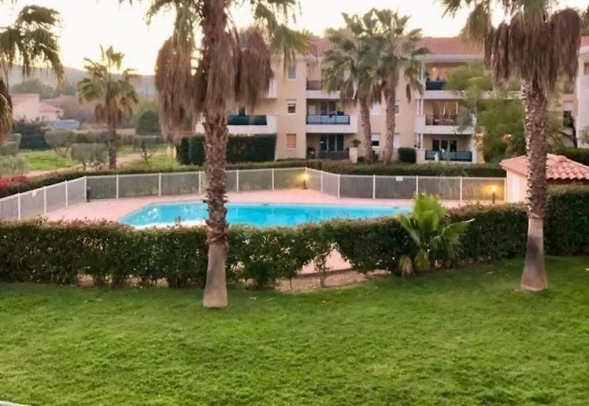 L'Azureenne Vue Sur Piscine La Seyne-sur-Mer 0*,  France